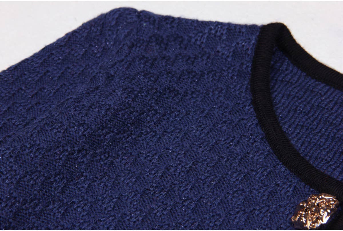 Gebreide slim fit jurk met gouden knopen