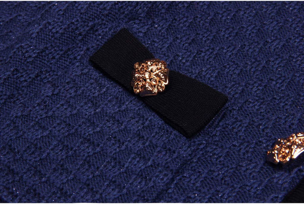 Gebreide slim fit jurk met gouden knopen