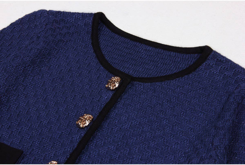 Gebreide slim fit jurk met gouden knopen