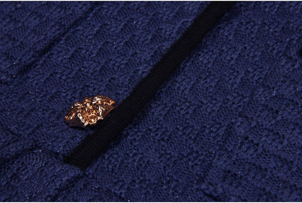 Gebreide slim fit jurk met gouden knopen