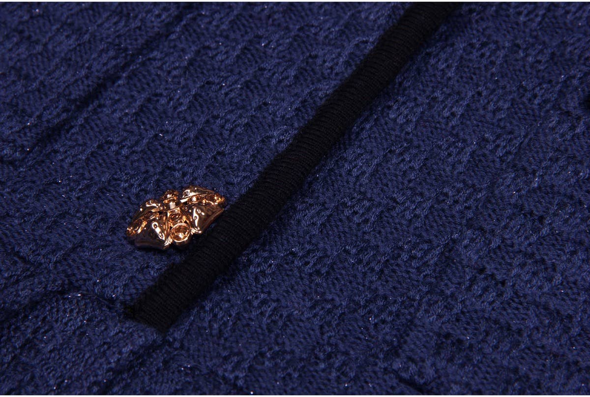 Gebreide slim fit jurk met gouden knopen