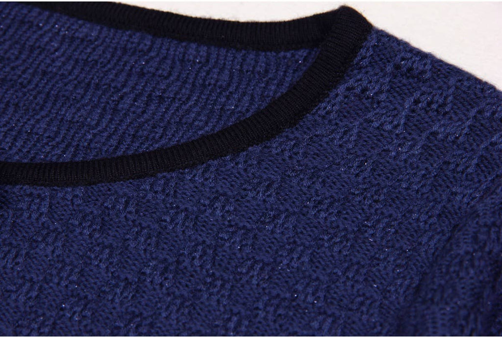 Gebreide slim fit jurk met gouden knopen